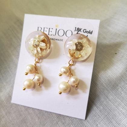 18k Gold Plated White Small Daisy With Pearls Stud..