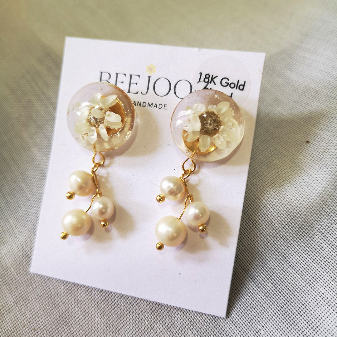 18k Gold Plated White Small Daisy With Pearls Stud Drop