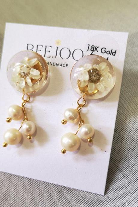 18K Gold Plated White Small Daisy with Pearls Stud Drop